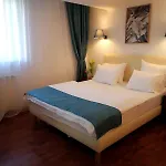 Atrium Center מלון 4*