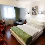 Atrium Center מלון 4*