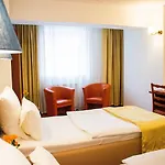 Atrium Center מלון 4*