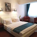 Atrium Center 4*