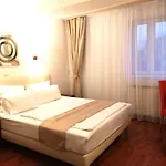 Atrium Center מלון 4*