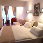 Atrium Center מלון 4*