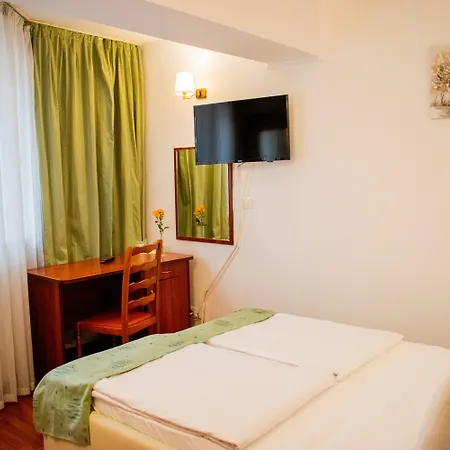 Atrium Center 4*