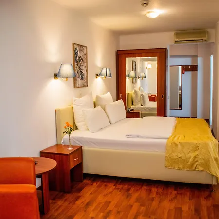 Atrium Center 4*