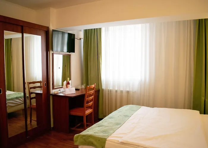 Atrium Center 4*