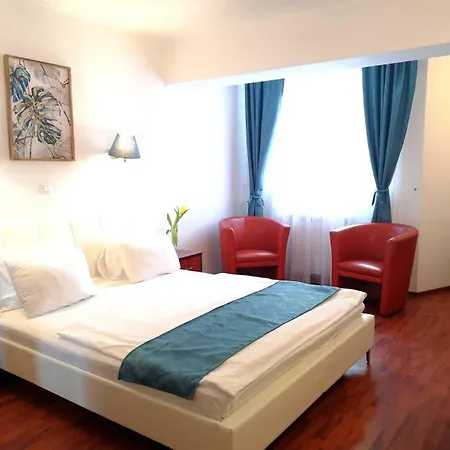 Atrium Center 4*