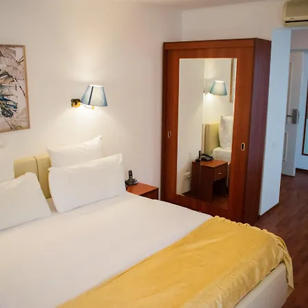 Hotel Atrium Center