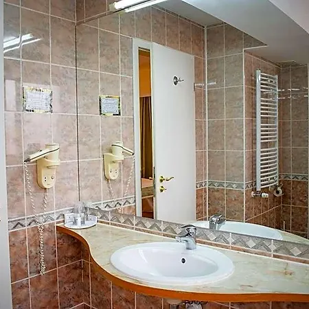 Atrium Center 4*