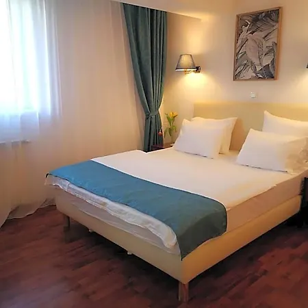 Atrium Center Hotell 4*