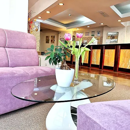 Atrium Center 4*