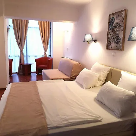 Atrium Center Szálloda 4*