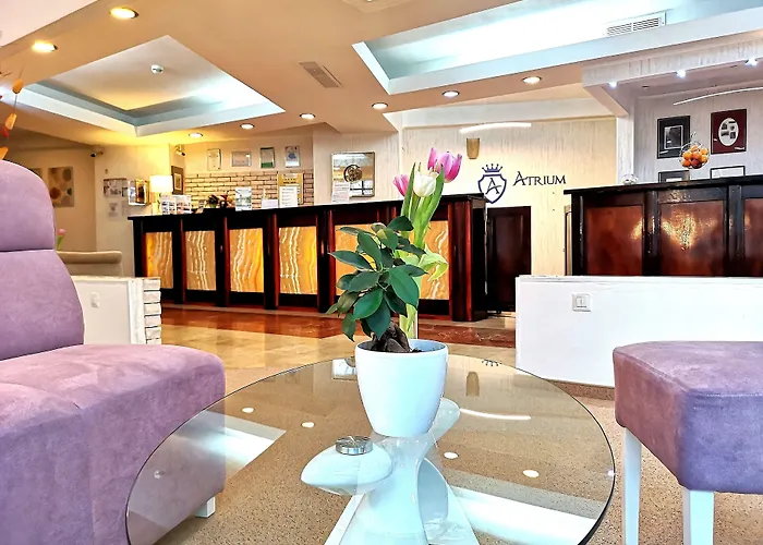 מלון Atrium Center