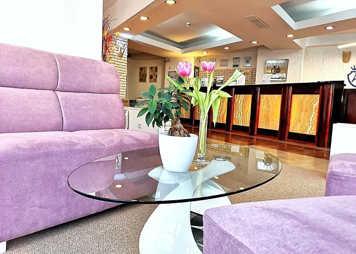Atrium Center 4*