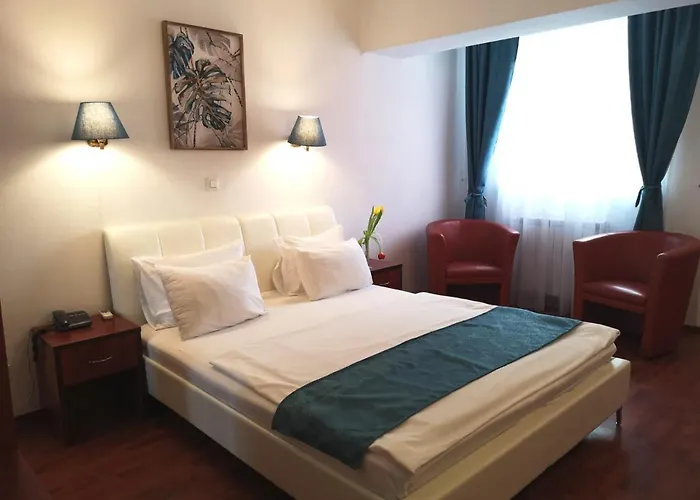 Atrium Center 4*
